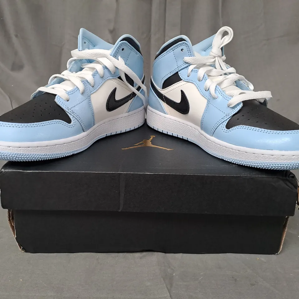 BOXED PAIR OF NIKE AIR JORDAN 1 MID SHOES IN BLUE/BLACK/WHITE UK SIZE 5