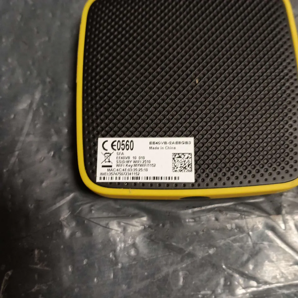 EE POCKET WIFI HOTSPOT – BLACK WITH YELLOW TRIM (MIFI). UNBOXED