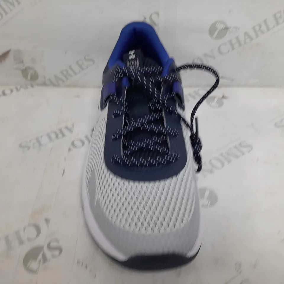 PAIR OF UNDER ARMOUR PROJECT ROCK TRAINERS IN WHITE/GREY/NAVY - UK 8 