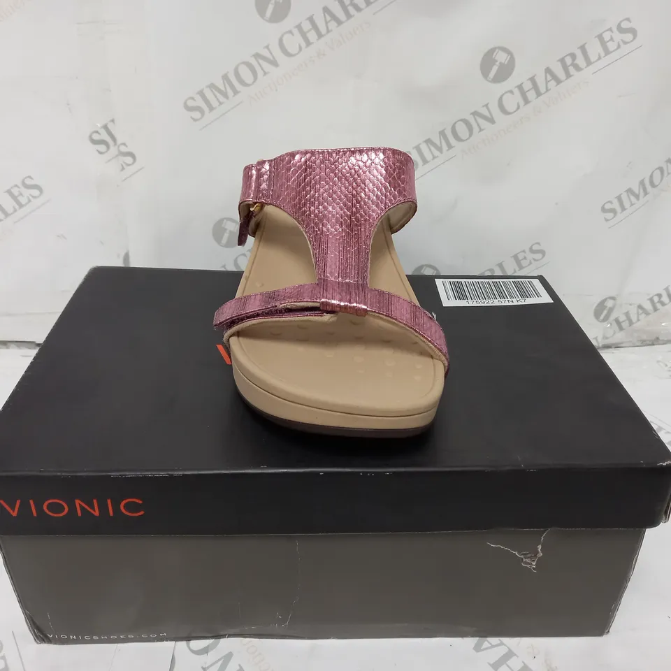BOXED PAIR OF VIONIC ELLIE SANDALS PINK/METALLIC SIZE 7