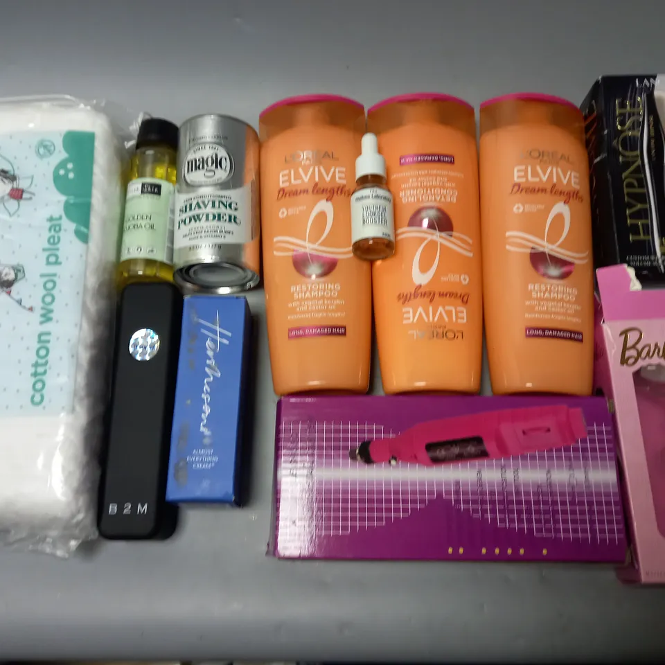 LOT OF 12 ASSORTED HEALTH AND BEAUTY ITEMS TO INCLUDE LANCOME MASCARA, LOREAL SHAMPOO AND MAGIC SHAVING POWDER