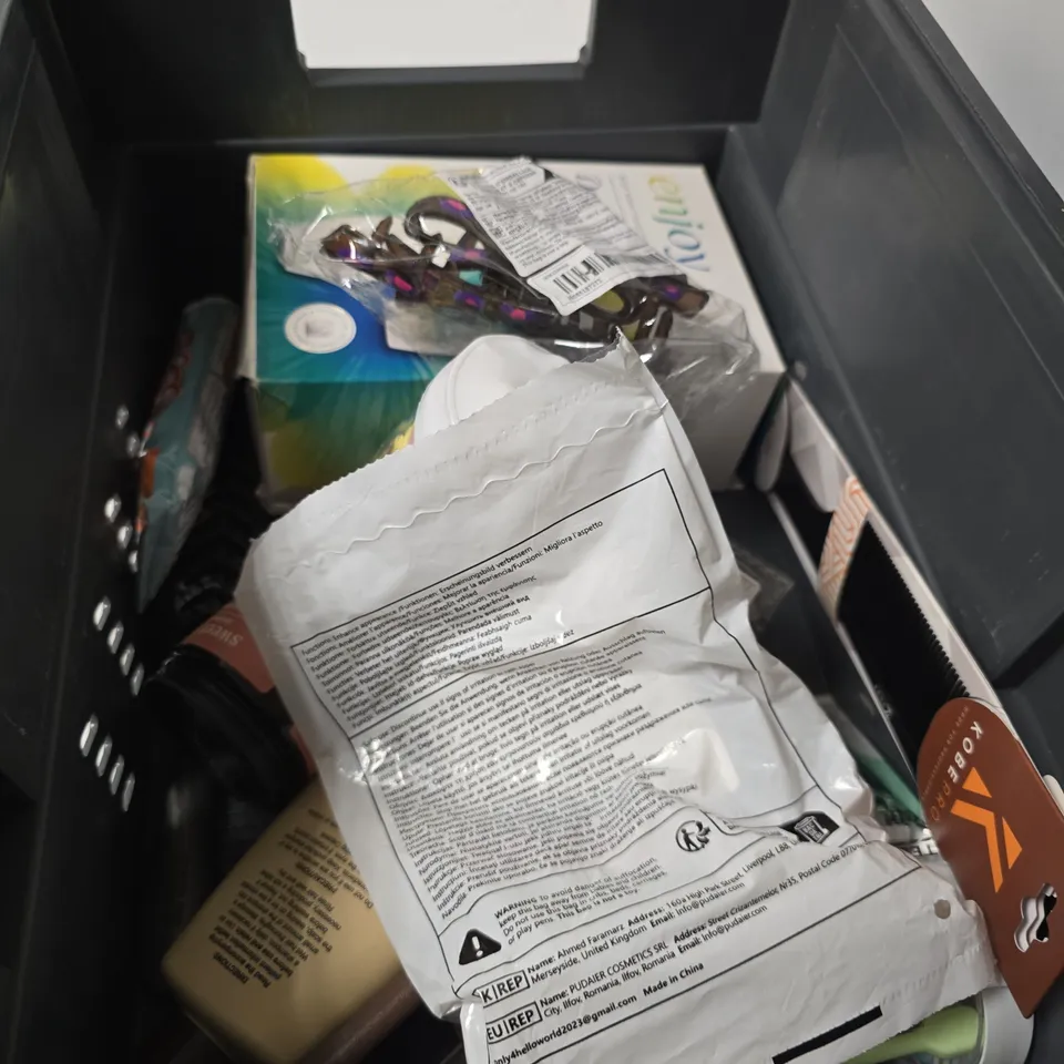 APPROXIMATELY 14 ASSORTED COSMETIC ITEMS INCLUDING COLGATE TRIPLE ACTION TOOTHPASTE , TED BAKER BODY SPRAY AND NEUTROGENAR BODY LOTION 