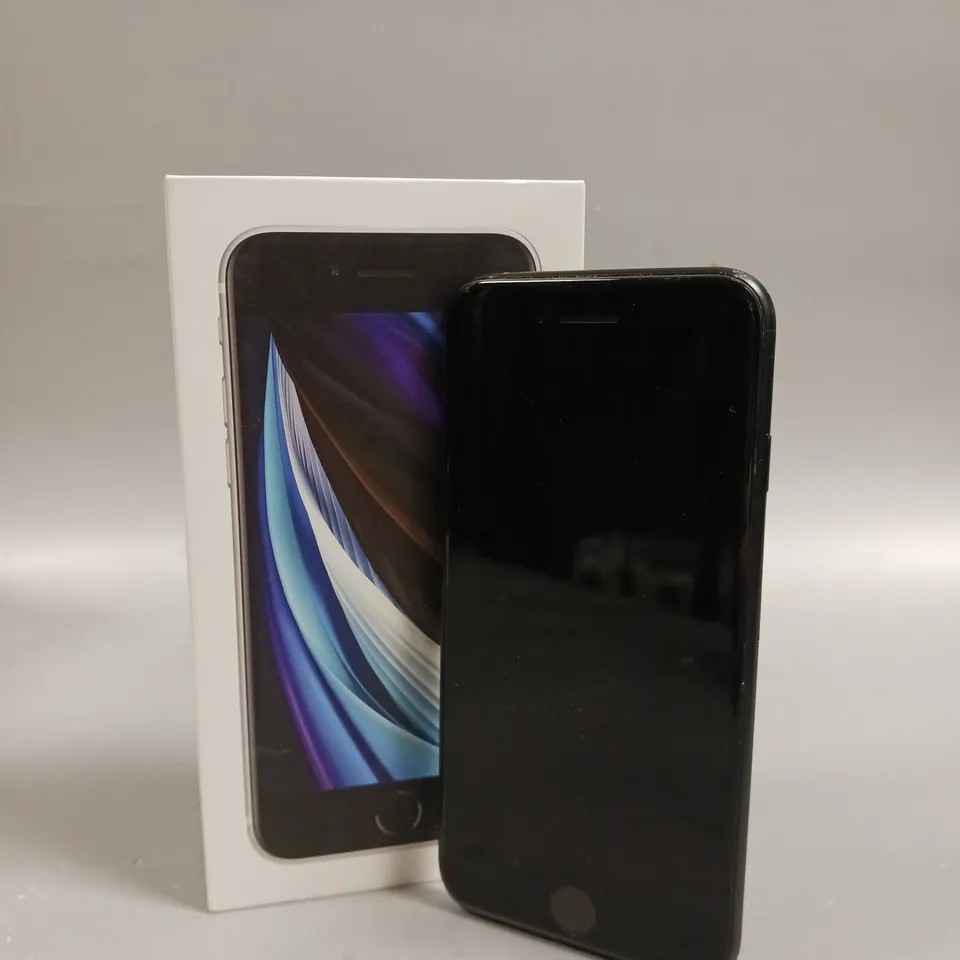 BOXED APPLE IPHONE SE SMARTPHONE 