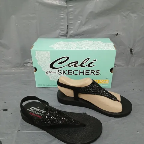 BOXED PAIR OF SKECHERS CALI YOGA FOAM SANDALS BLACK UK 6