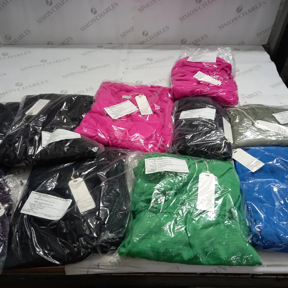 BAG OF APPROX 10 ASSORTED CLOTHING ITEMS TO INCLUDE - MAISON DE NIMES