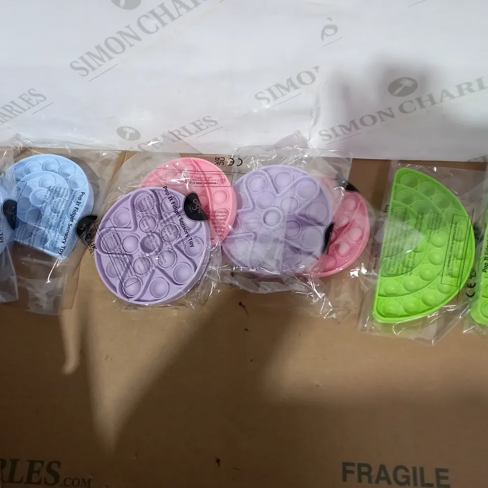 LOT OF APPROXIMATELY 8 ASSORTED UGE POP IT FIDGET SENSORY TOYS