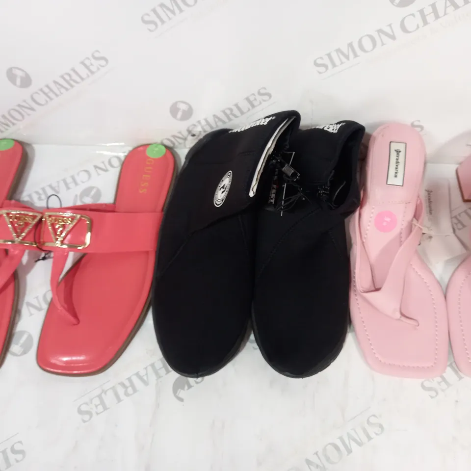 BOX OF APPROXIMATELY 15 ASSORTED PAIRS OF SHOES AND FOOTWEAR ITEMS IN VARIOUS STYLES AND SIZES TO INCLUDE STRADIVARIUS, TWO BARE FEET, GUESS, ETC