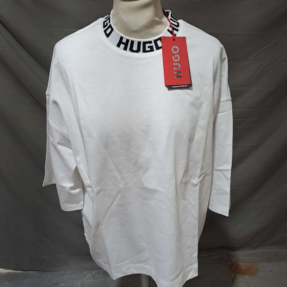 HUGO BOSS TSHIRT IN WHITE SIZE M