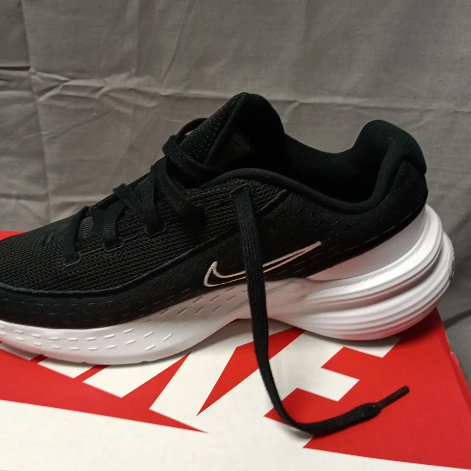 BOXED NIKE W UPLIFT SC WOMEN'S RUNNING SHOES – BLACK/WHITE, UK 5.5 (US 8)