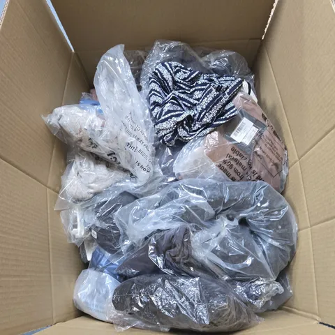 BOX OF APPROXIMATELY 30 ITEMS OF CLOTHING IN VARIOUS STYLES , SIZES AND COLOURS