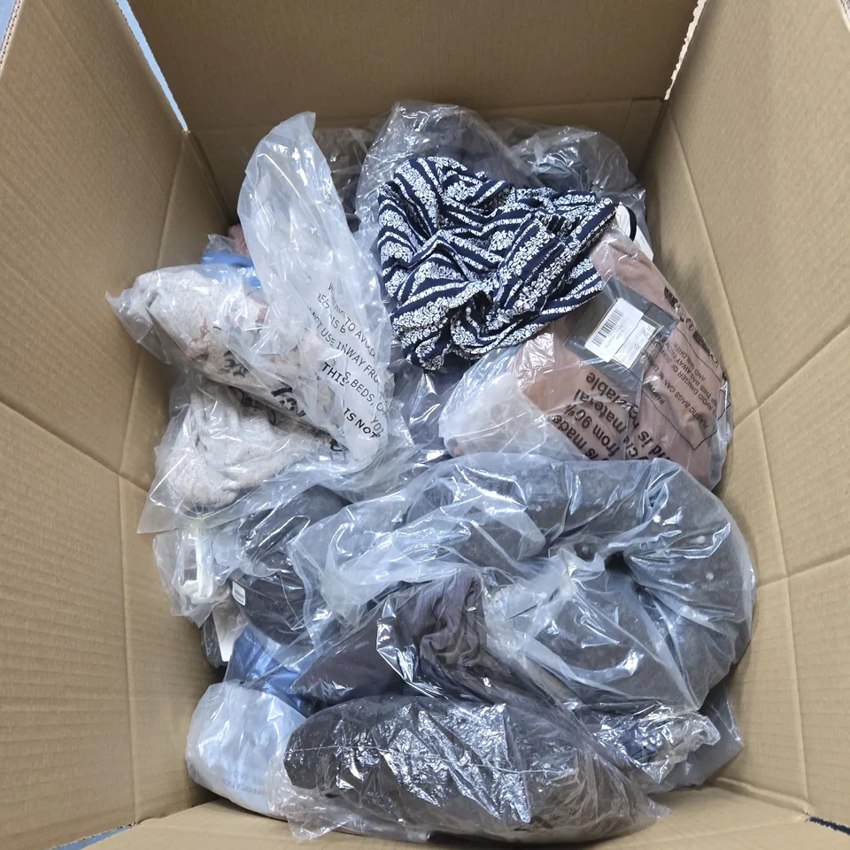 BOX OF APPROXIMATELY 30 ITEMS OF CLOTHING IN VARIOUS STYLES , SIZES AND COLOURS