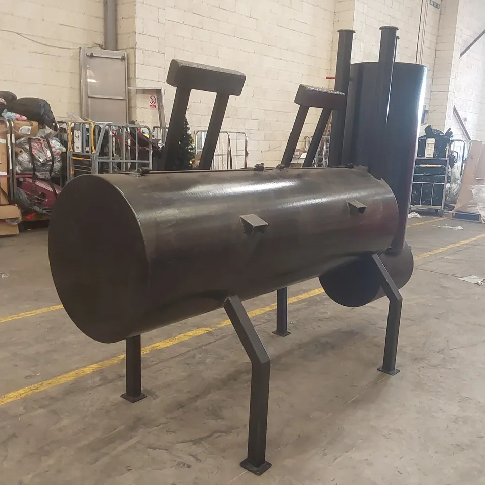HEAVY DUTY CUSTOM-BUILT SMOKER MADE FROM 6MM STEEL PLATE, FINISHED IN BLACK HAMMERED PAINT