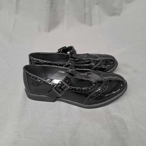 BOX OF APPROXIMATELY 10 GIRLS SCHOOL SHOES IN BLACK - VARIOUS SIZES