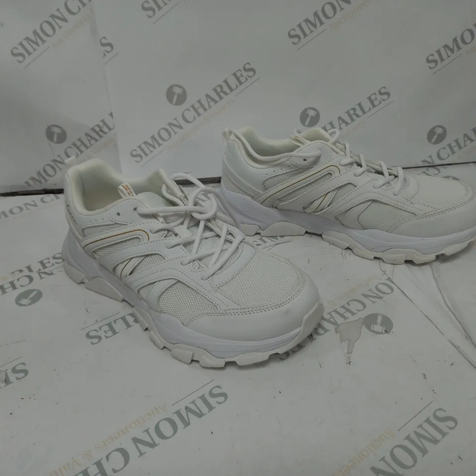 SKETCHERS BOB SPORT WOMENS 10 - WHITE 