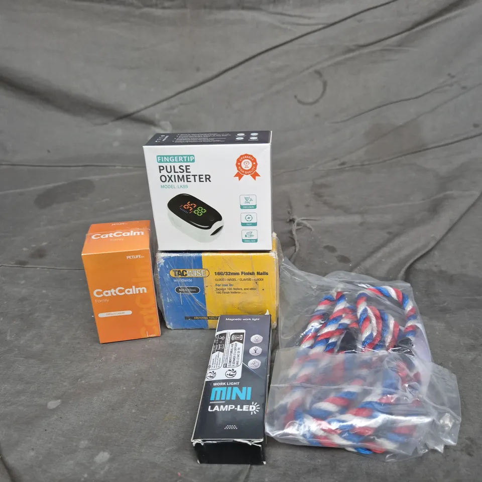 APPROXIMATELY 15 ASSORTED HOUSEHOLD ITEMS TO INCLUDE PULSE OXIMETER, CAT CALM DIFFUSER LIQUID AND MINI LED LAMP