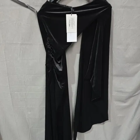 CLUB LONDON BLACK VELVET CAMILLA DRESS – WITH TAGS UK 8