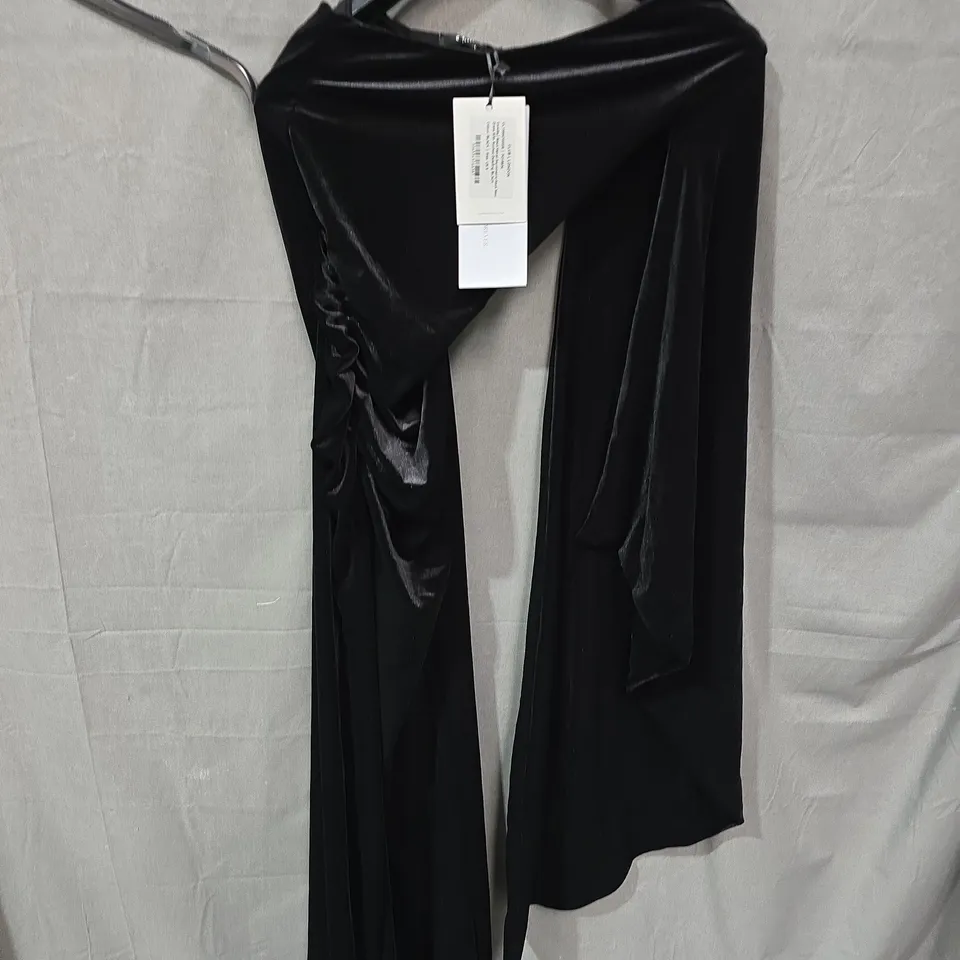 CLUB LONDON BLACK VELVET CAMILLA DRESS – WITH TAGS UK 8