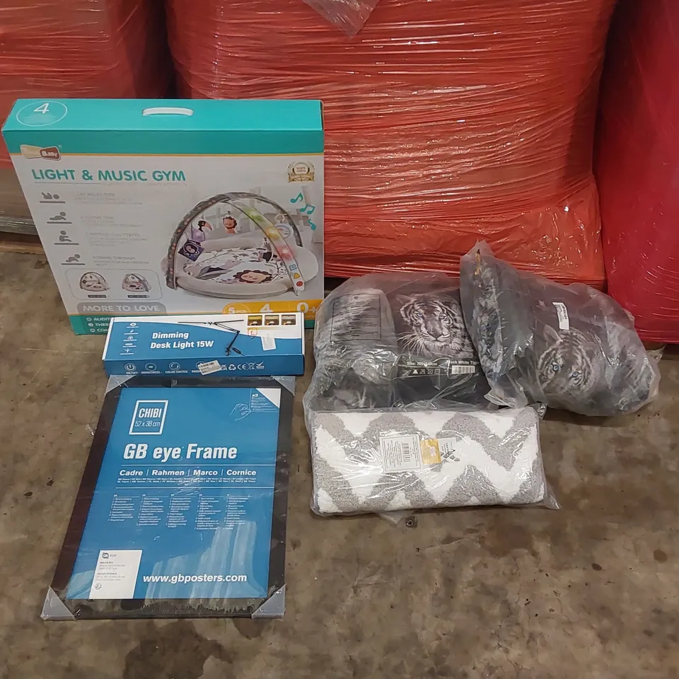 PALLET OF ASSORTED ITEMS INCLUDING: BABY LIGHT & MUSIC GYMS, 15W DIMMING DESK LIGHTS, BATHMAT, LURA SECRET BLANKETS ECT