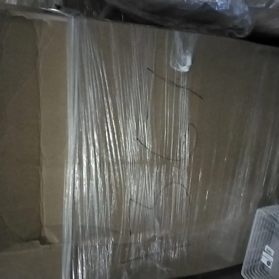 PALLET OF ASSORTED ITEMS INCLUDING M DESIGN KITCHEN STACKING BASKETS, M DESIGN WIRE BASKETS, HANGROW CAR BOOT ORGANISER, HANGING STORAGE WARDROBE, GLOBAL WALKABOUT SCRATCH OFF MAP,  