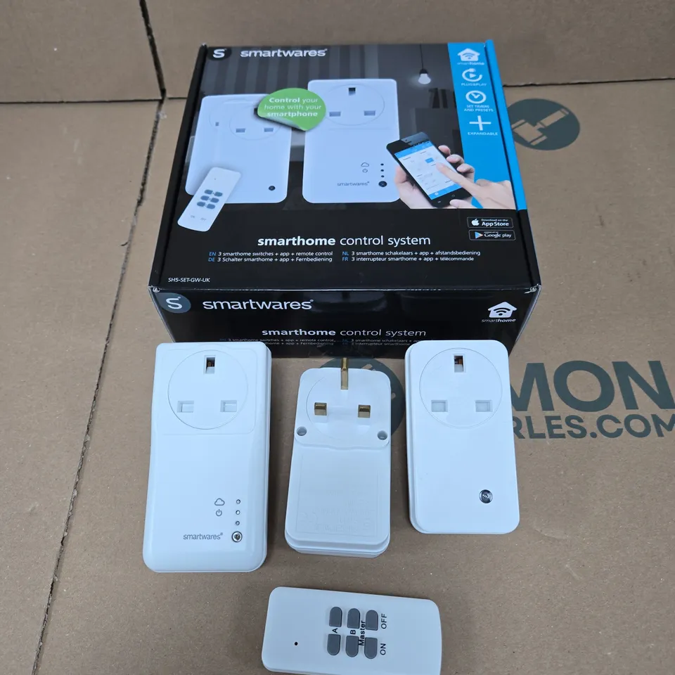 SMARTWARES SMARTHOME CONTROL SYSTEM WITH 3 PLUGS 