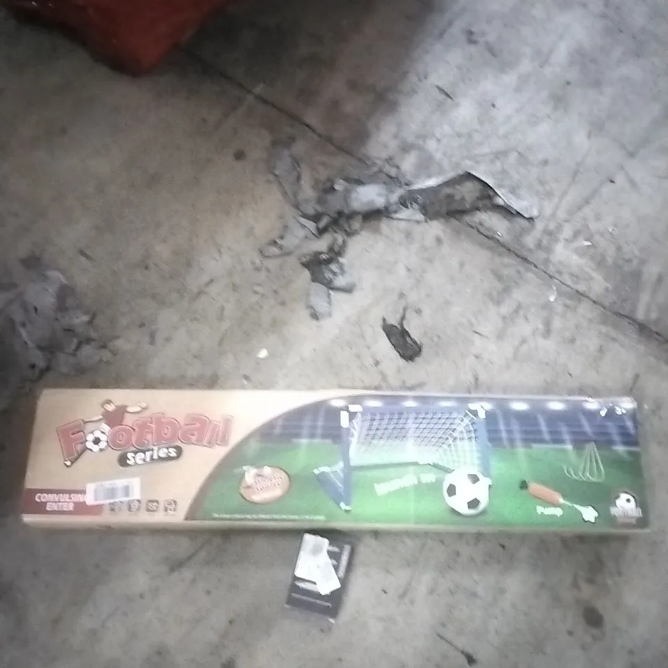 PALLET OF ASSORTED ITEMS TO INCLUDE; EXTRACTOR SET, BLOW UP FOOTBALL NET