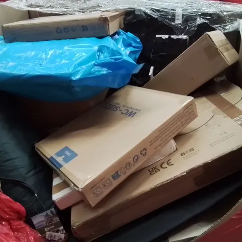 PALLET CONTAINING VARIOUS ASSORTED BOXED HOUSEHOLD ITEMS TO INCLUDE: PET WET FOOD FEEDER, TOILET SEATS, CAMPING CHAIR, BABYS PLAYMAT AND LOTS MORE UNMARKED BOXED ITEMS 