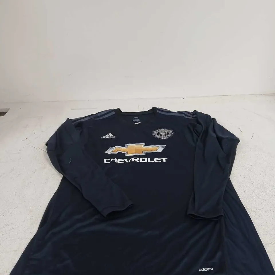 MANCHESTER UNITED DAVID DE GEA SIGNED FOOTBALL SHIRT WITH CERTIFICATE OF AUTHENTICITY IN BOX