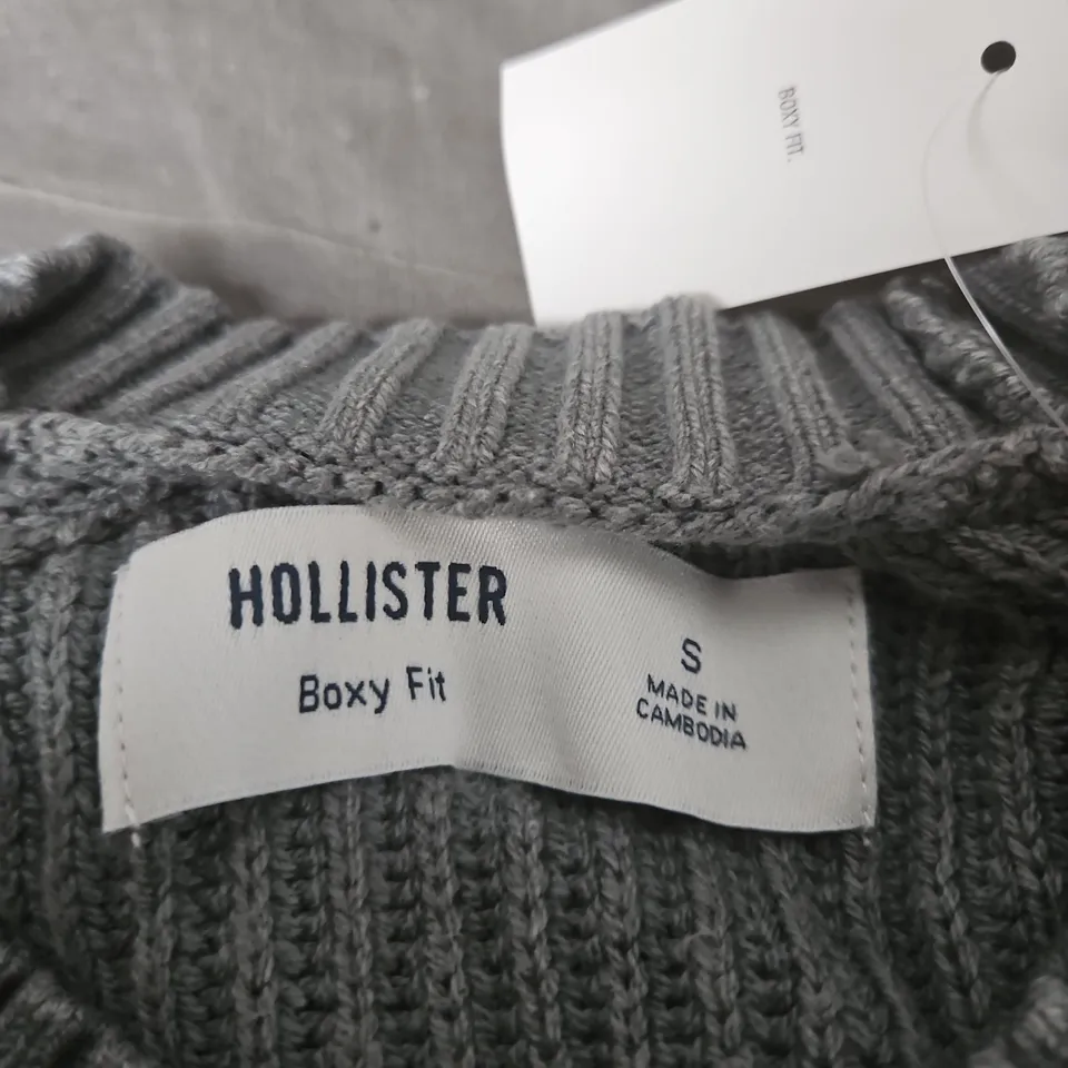HOLLISTER BOXY FIT KNIT SWEATER – GREY, UK S, MADE IN CAMBODIA