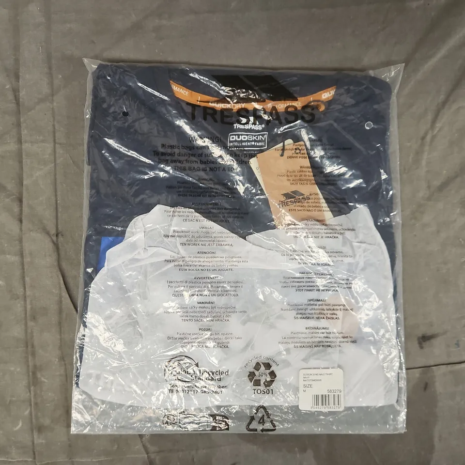 BAGGED TRESPASS OLSSON 20 MID T-SHIRT IN NAVY SIZE MEDIUM