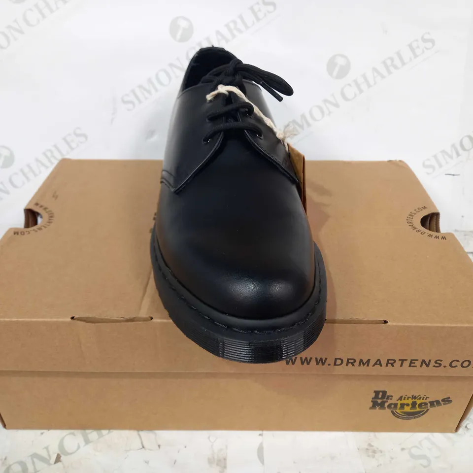 BOXED PAIR OF DR MARTENS 1461 MONO SHOES IN BLACK UK SIZE 9