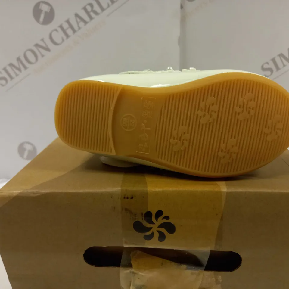 BOXED PAIR OF INFANT SHOES 