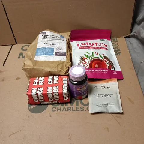 TOTE OF APPROXIMATELY 20 ASSORTED FOOD/DRINK ITEMS TO INCLUDE GALLOWAY SCOTTISH PASTA, LULUTOX PEACH FLAVOUR TEA, CHUNK FUDGE, HOTEL CHOCOLET GINGER HOT DRINKING CHOCOLATE, NOVOMINS KIDS NIGHT TIME GU