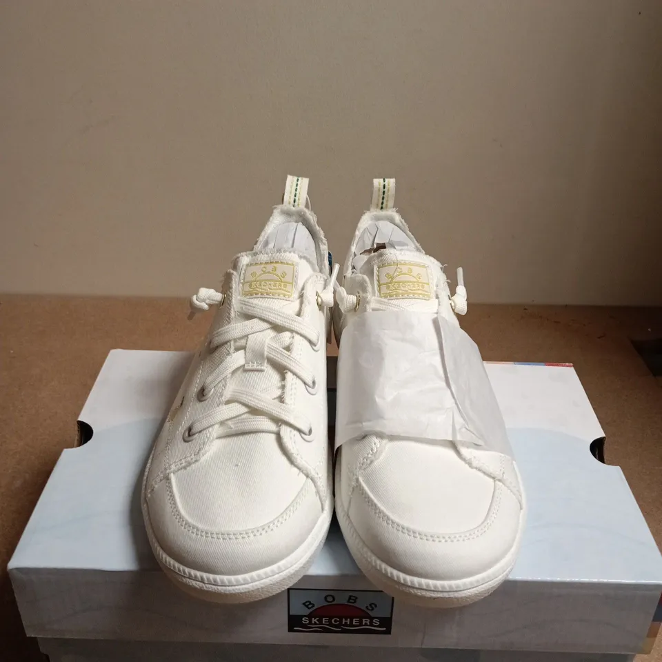 BOXED PAIR OF SKECHERS BOBS WHITE CANVAS SNEAKERS – PINEAPPLE EMBROIDERY, WOMEN'S UK4.5