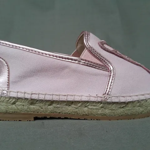 BOXED PAIR OF SOPHIA WEBSTER MINI KID'S SHOES IN PINK EU SIZE 31