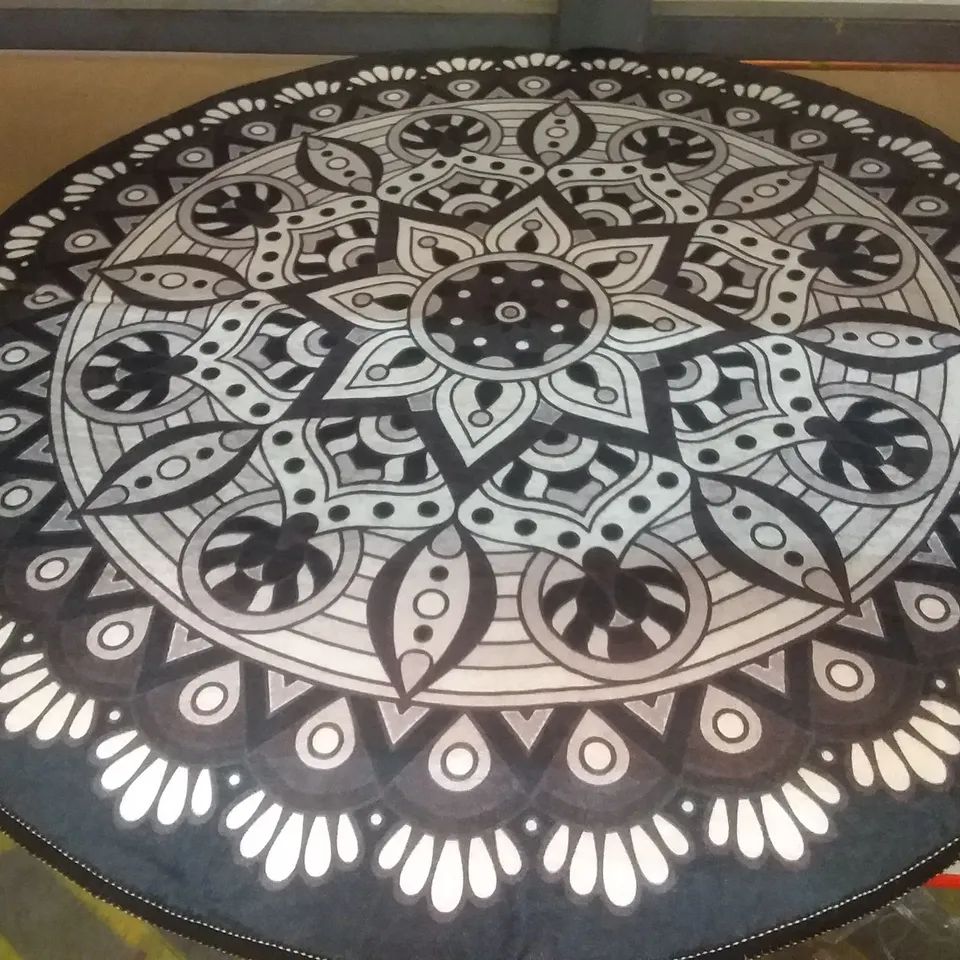 MANDALA DJT BLACK BATHMAT 