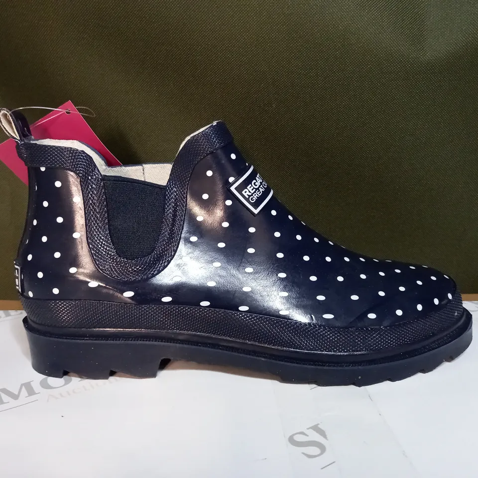 REGATTA LADY HARPER BOOTS SIZE 6
