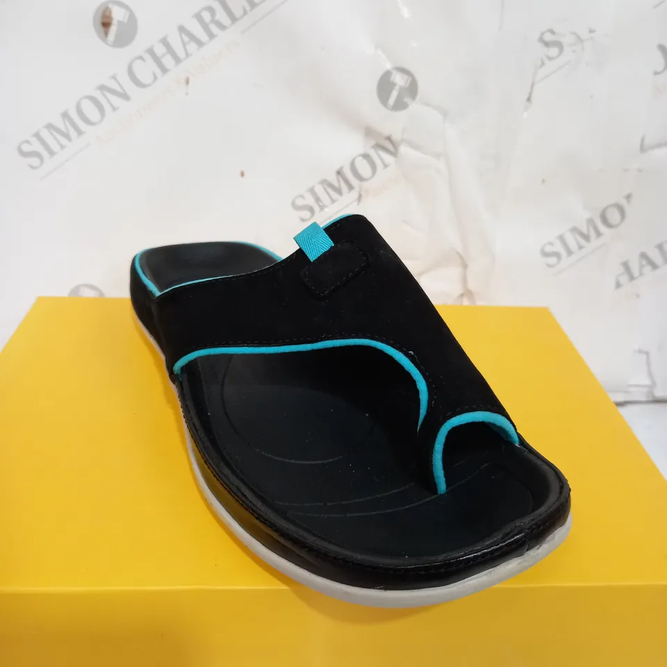 BOXED STRIVE BLACK BLUESTRIPE SANDALS SIZE 6