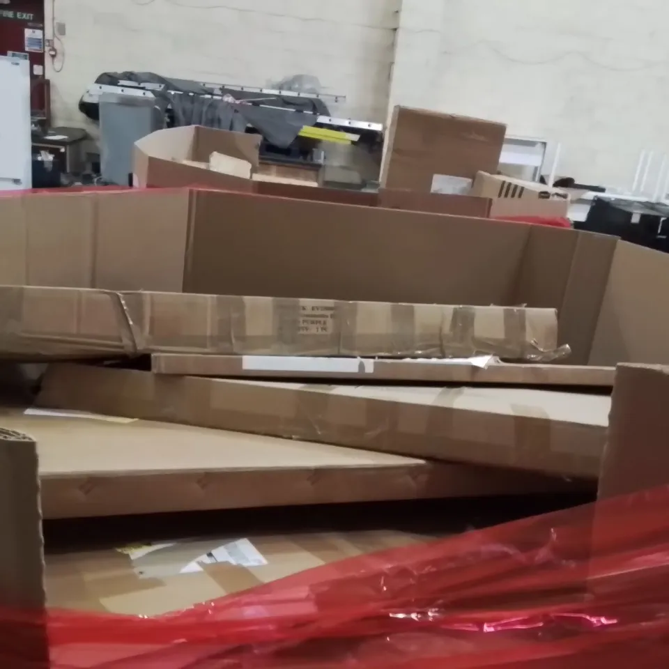 PALLET OF ASSORTED HOUSEHOLD GOODS AND PRODUCTS TO INCLUDE;CAT LITTER TRAY,DISH RACK,MONITOR 