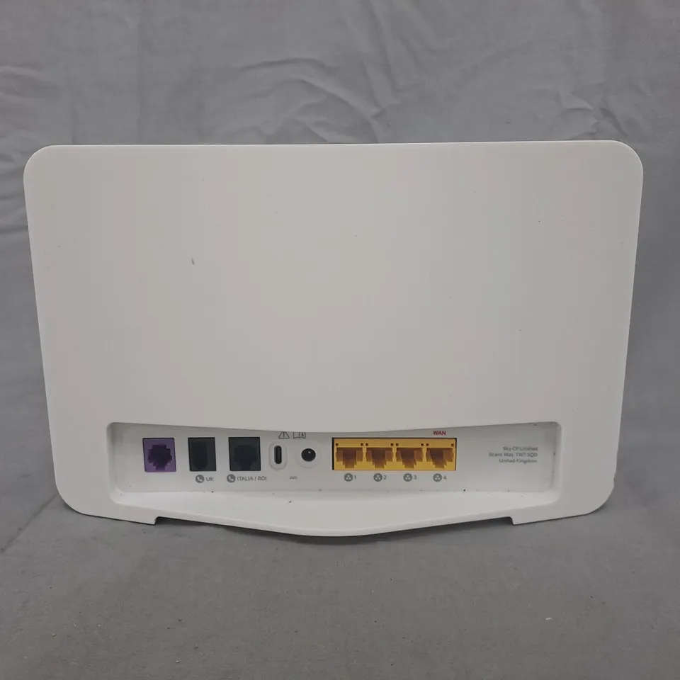 SKY SR213-02-UK WHITE WIRELESS ROUTER