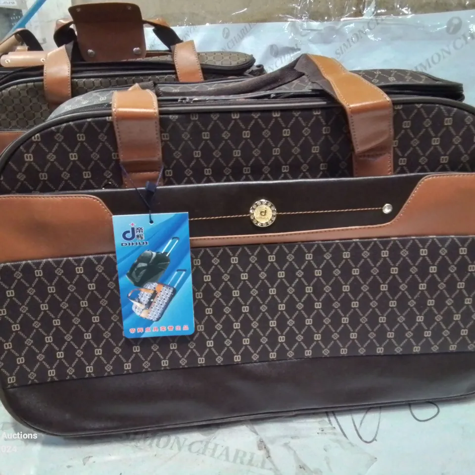 SELECTION OF 4 STYLISH 2in1 TRAVEL BAGS ON WHEELS