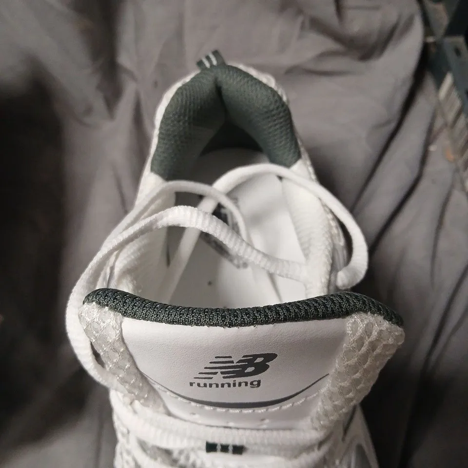 NEW BALANCE RUNNING SHOES MR530AD – WHITE UK SIZE 6 
