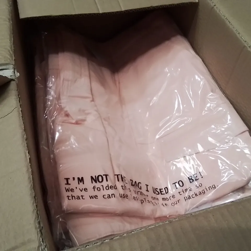 BOXED BRAND NEW APPROXIMATELY 26 JD WILLIAMS PEACH CARGO SHORTS SIZE 20