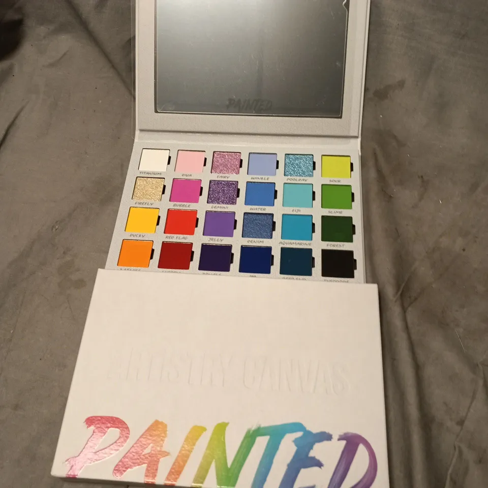 BOXED JAMES CHARLES PAINTED ARTISTRY CANVAS