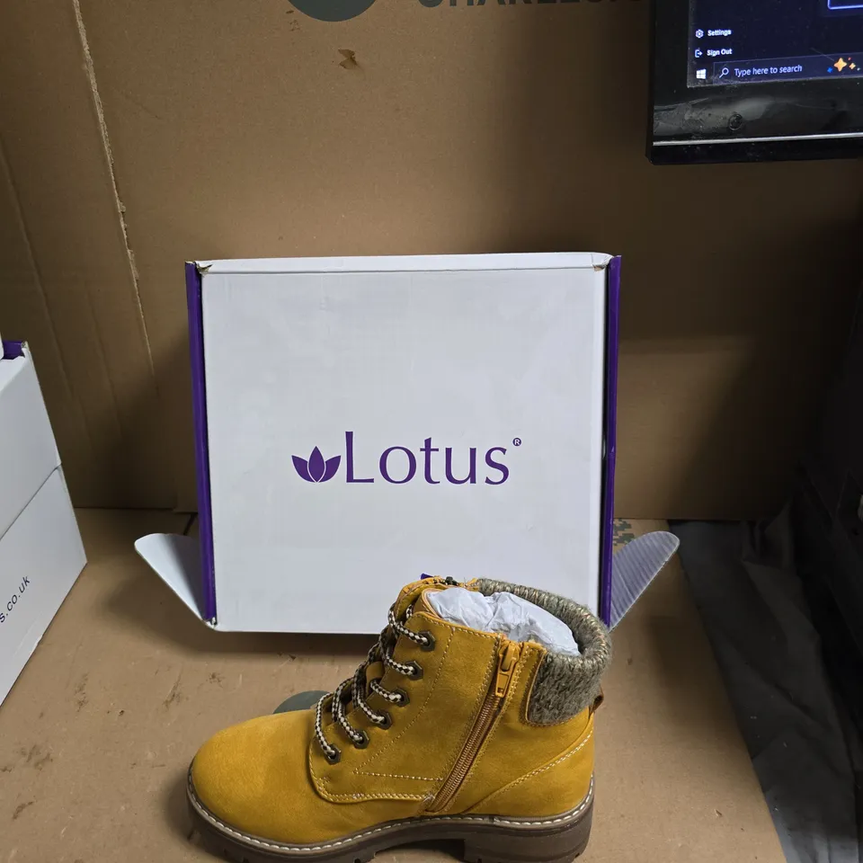 LOTUS YELLOW WINTER BOOTS WITH FUR LINING – SIDE ZIP - UK SIZE 4