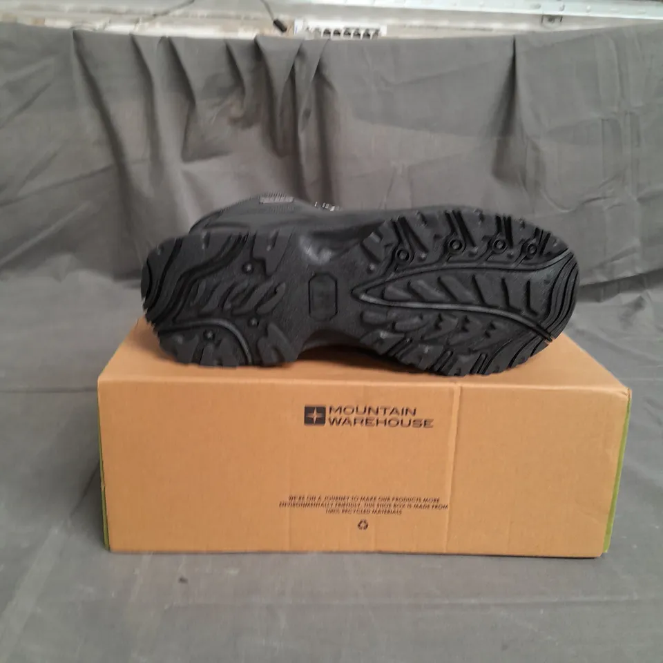 BOXED PAIR OF MOUNTAIN WAREHOUSE WATERPROOF HIKING BOOTS SIZE 10.5