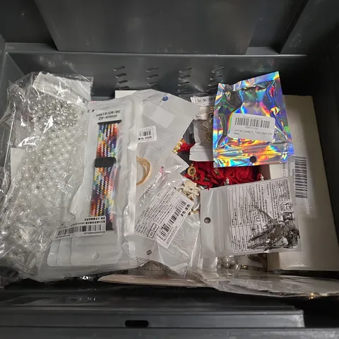 LARGE QUANTITY OF ASSORTED JEWELLERY AND WATCHES