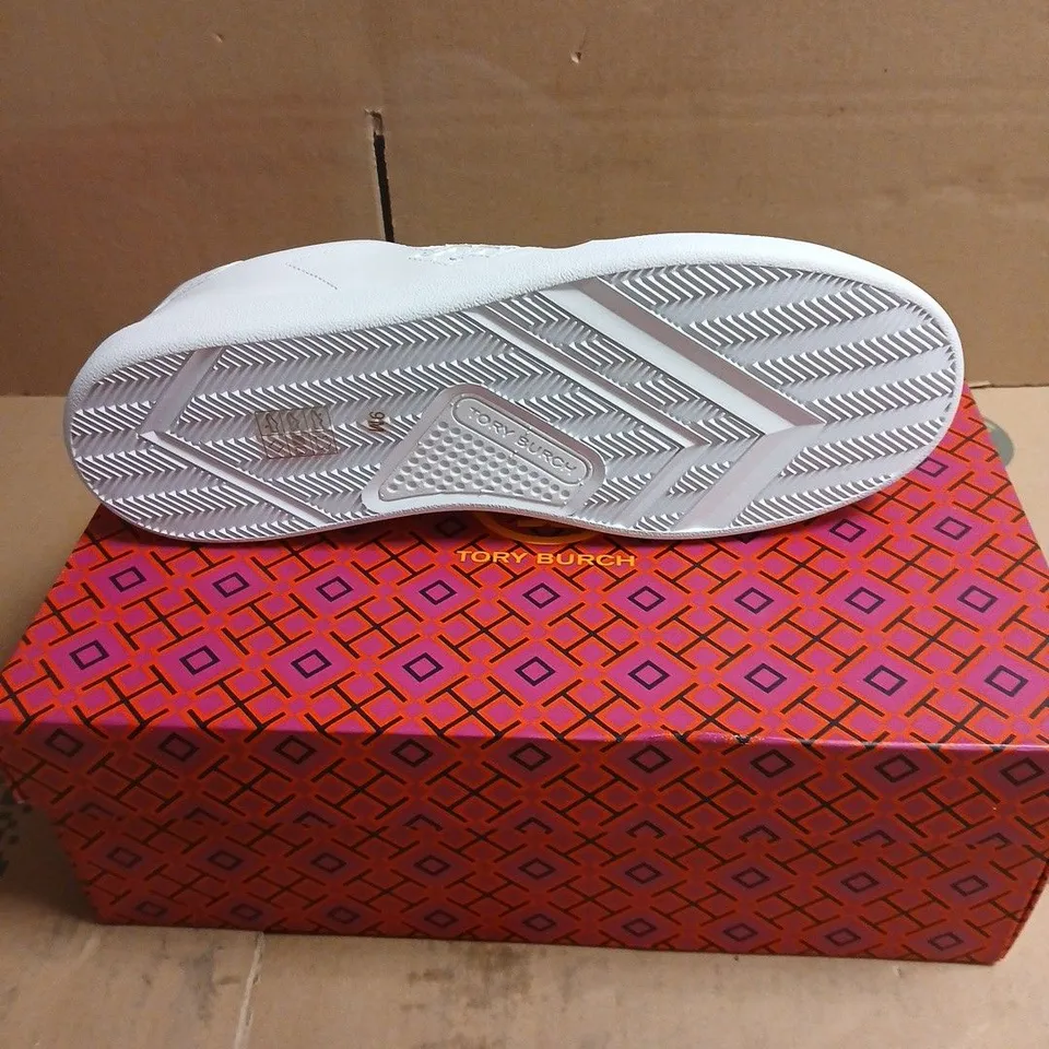 TORY BURCH WHITE LEATHER SNEAKERS – WOMEN’S BOXED SIZE USA 9