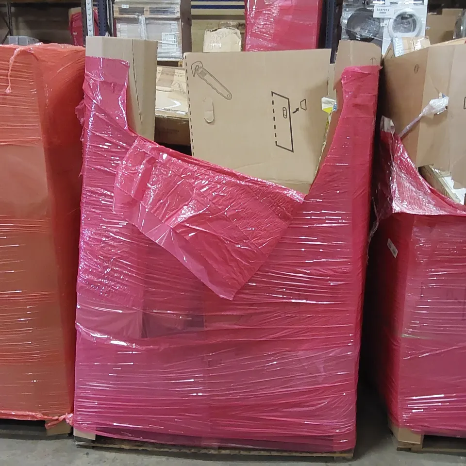 PALLET OF ASSORTED ITEMS INCLUDING: DESK, NURSERY STEP STOOLS, BAMBOO TOWEL RACK, HEATED THROW, MAT ECT