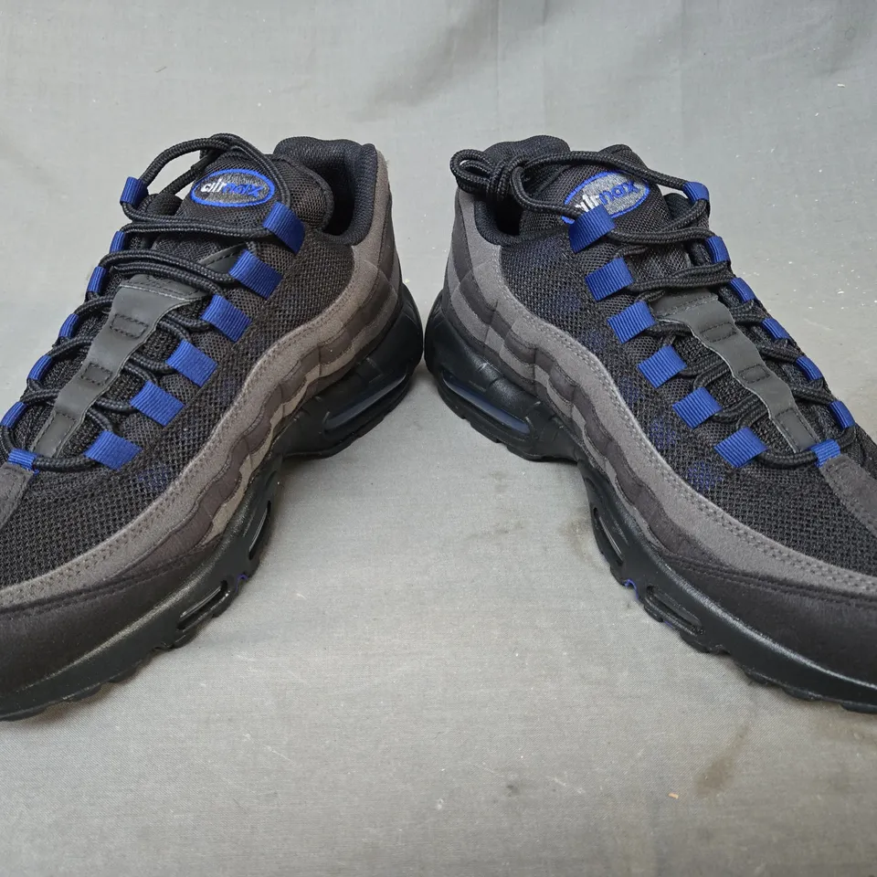 BOXED PAIR OF NIKE AIR MAX 95 SHOES IN BLACK/DARK GREY/BLUE UK SIZE 8