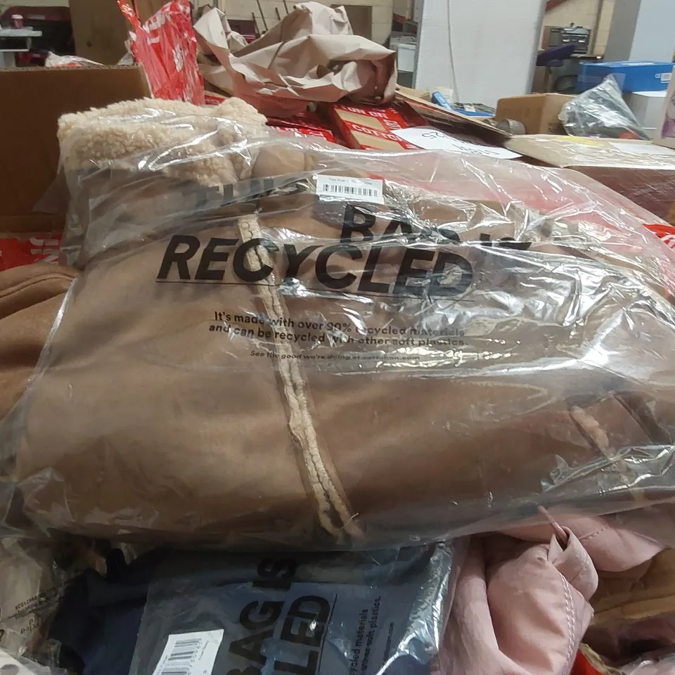 PALLET CONTAINING A LARGE QUANTITY OF BRAND NEW PRODUCTS INCLUDING: ASSORTED CLOTHING, SWEATSHIRTS, CAPS, SHIRTS, JACKETS ECT